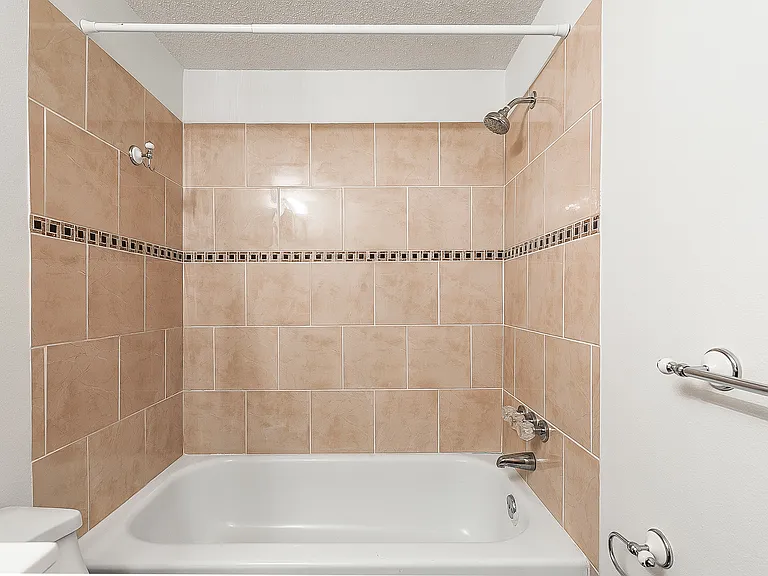 HICKMAN HILL APARTMENTS — Photo 9