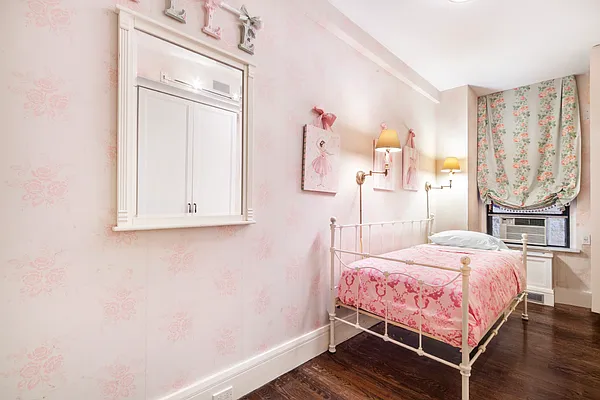 Sold by Compass | media 7