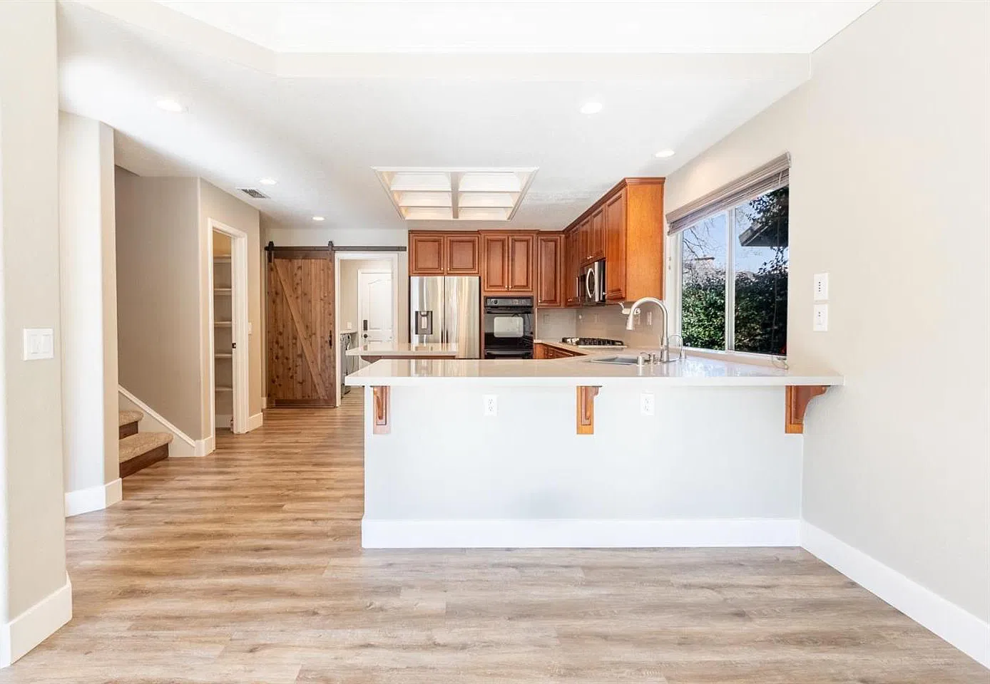 5 bed, 3150 sqft, $4,978 — Photo 1