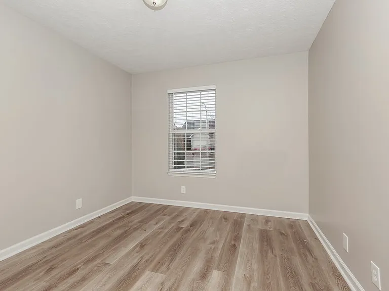 1514 Killarney Dr — Photo 16