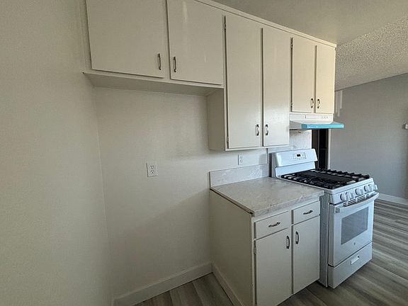 4th image of 9816 Park St #7