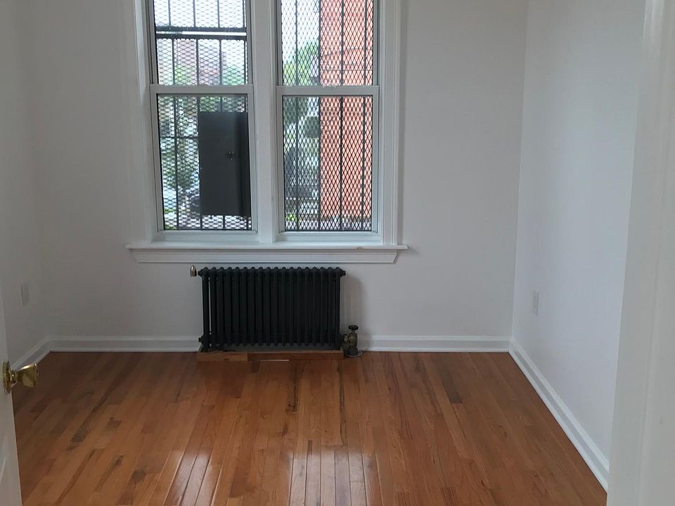 1st image of 700 E 226th St #2R