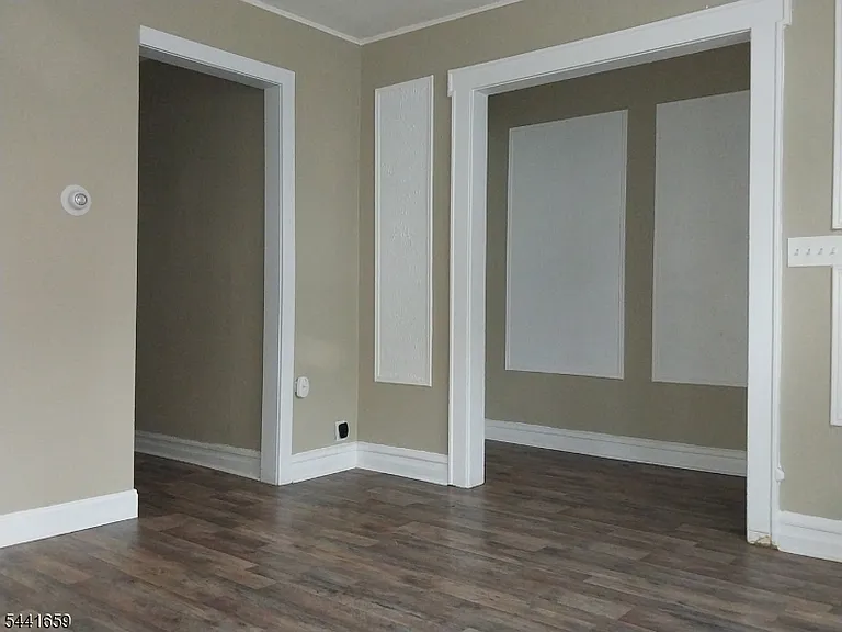 267 Leslie St — Photo 3