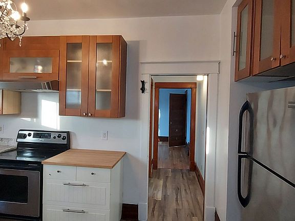 3rd image of 916 Aurora Ave #1