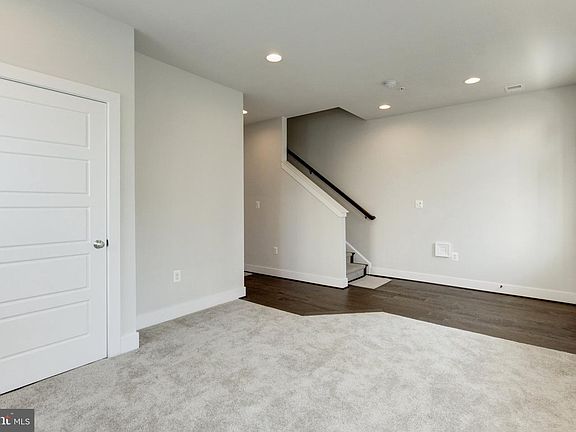 4th image of 2350 Wyeth St