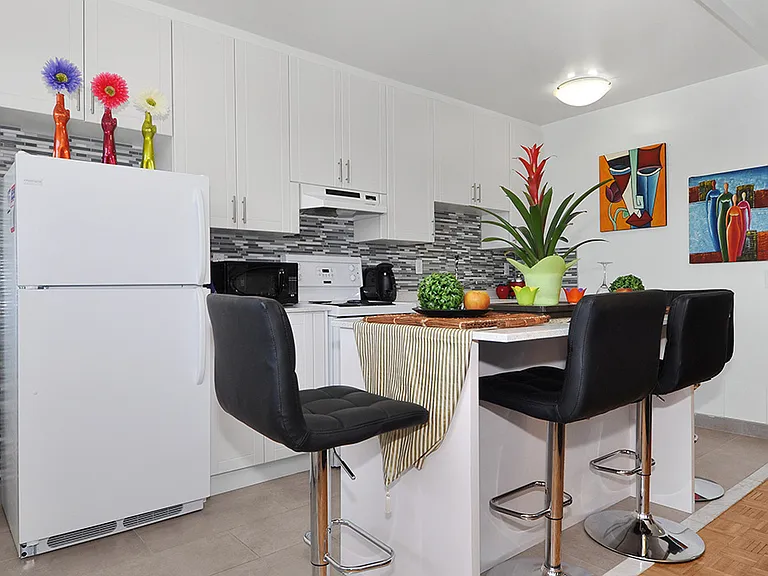 1294 Islington Ave #401 — Photo 2