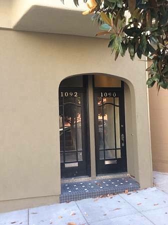 1st image of 1092B Noe St