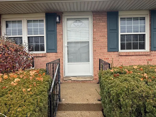 424 S Wolf Creek St #8, Brookville, OH 45309