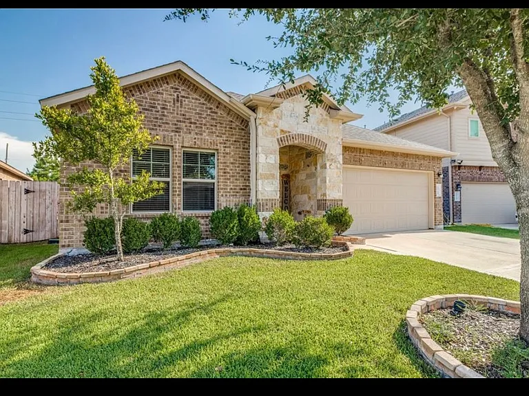 23719 San Servero Dr — Photo 1