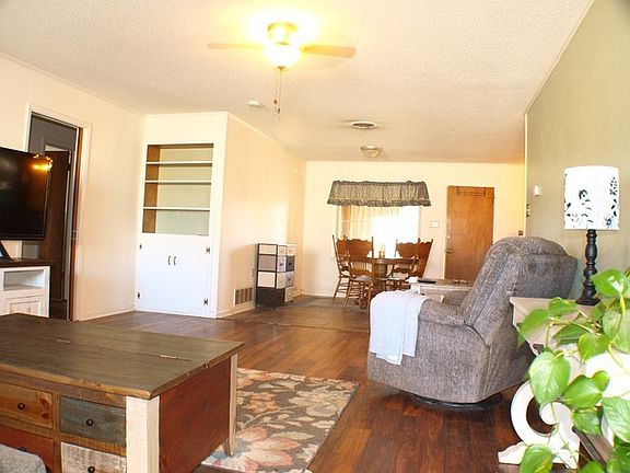 3rd image of 1016 S Bois D Arc St