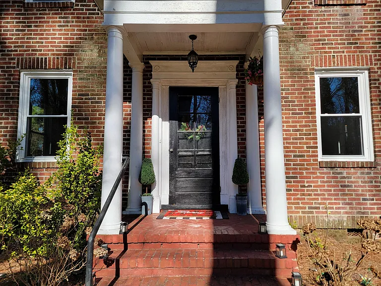 1725 Fairfax St — Photo 2