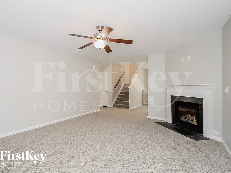 825 Winterside Ln — Photo 4