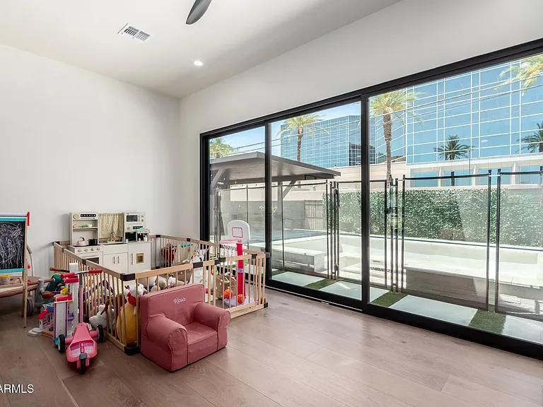 2544 E Pierson St — Photo 30