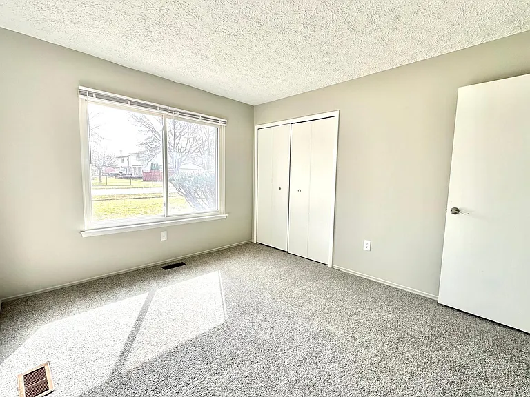 537 Randall Dr — Photo 9