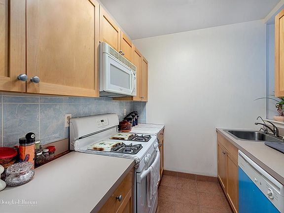 2nd image of 231 W 148th St #3U