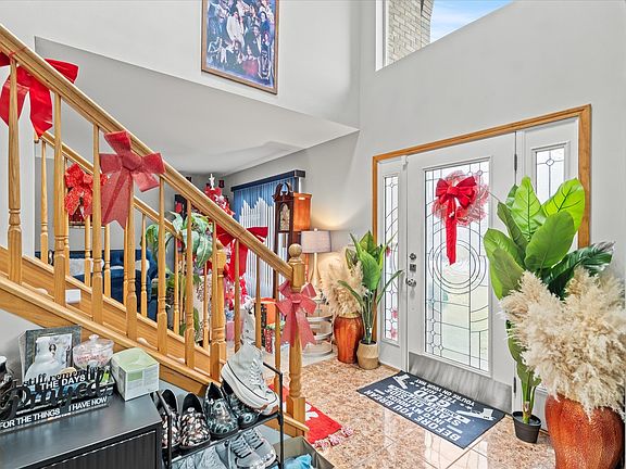 3rd image of 686 Madisen Ln