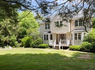 140 Paradise Ln, Sturbridge, MA 01518