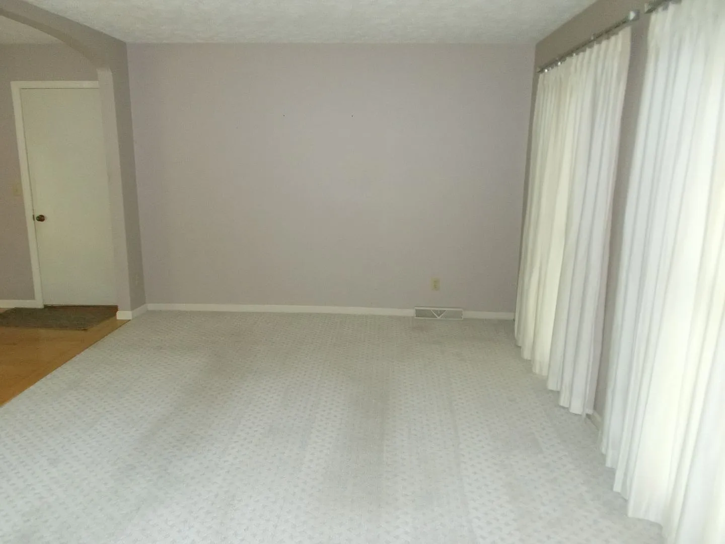 Spacious Oak Park Split-Level with Workshop & 2-Car Garage! — Photo 3