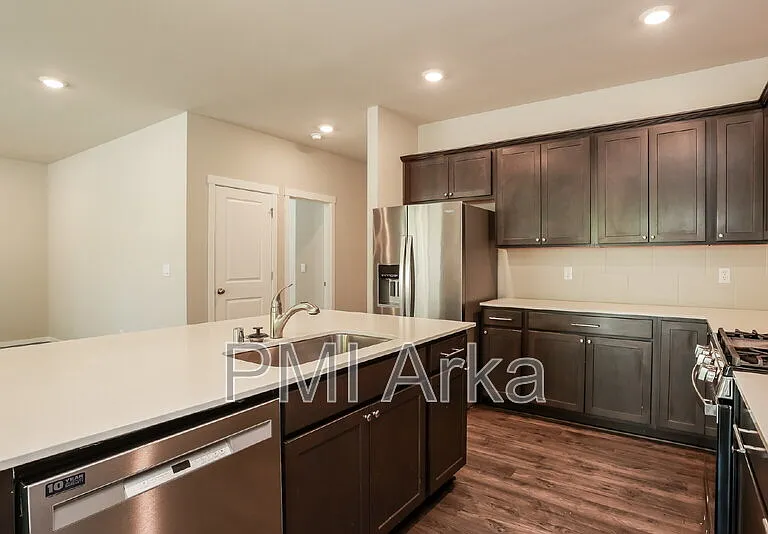 10823 32nd St NE — Photo 6