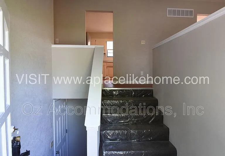 1105 W Elm Ter — Photo 3