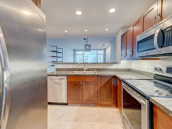 4th image of 427 9th Ave Unit 1009
