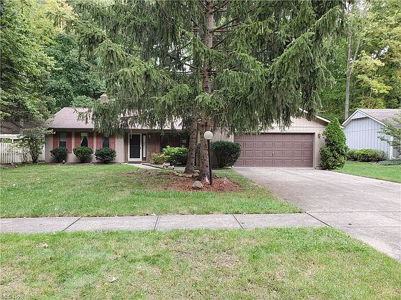 3rd image of 32576 Oakhurst Dr