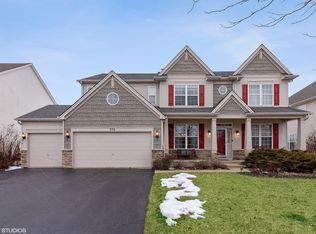 330 Robin Glen Ln, South Elgin, IL 60177