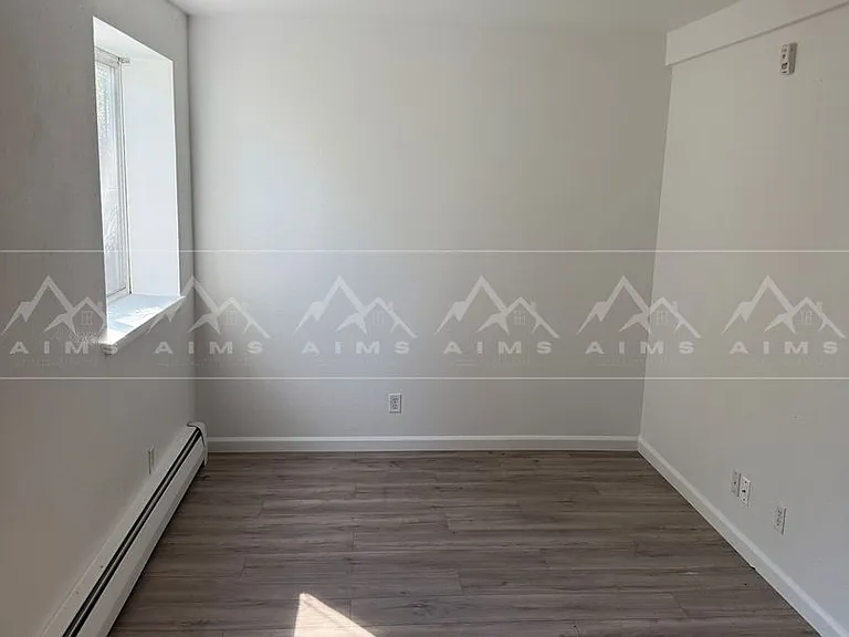 1435 Denali St — Photo 11