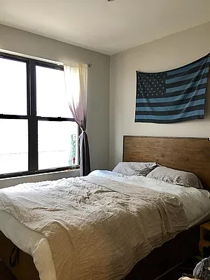 Rented by Manhattan Management LLC | media 7