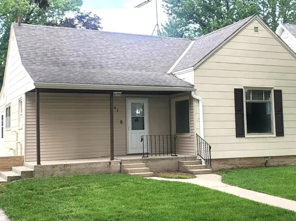 103 Davenport St, Holstein, IA 51025