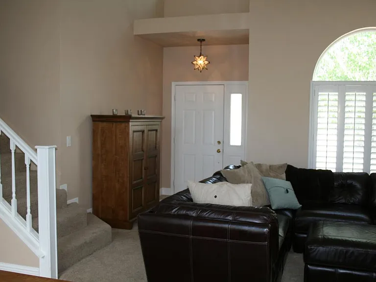 970 Leah Cir — Photo 4