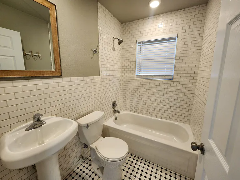2708 Saint Edwards Cir #B — Photo 7