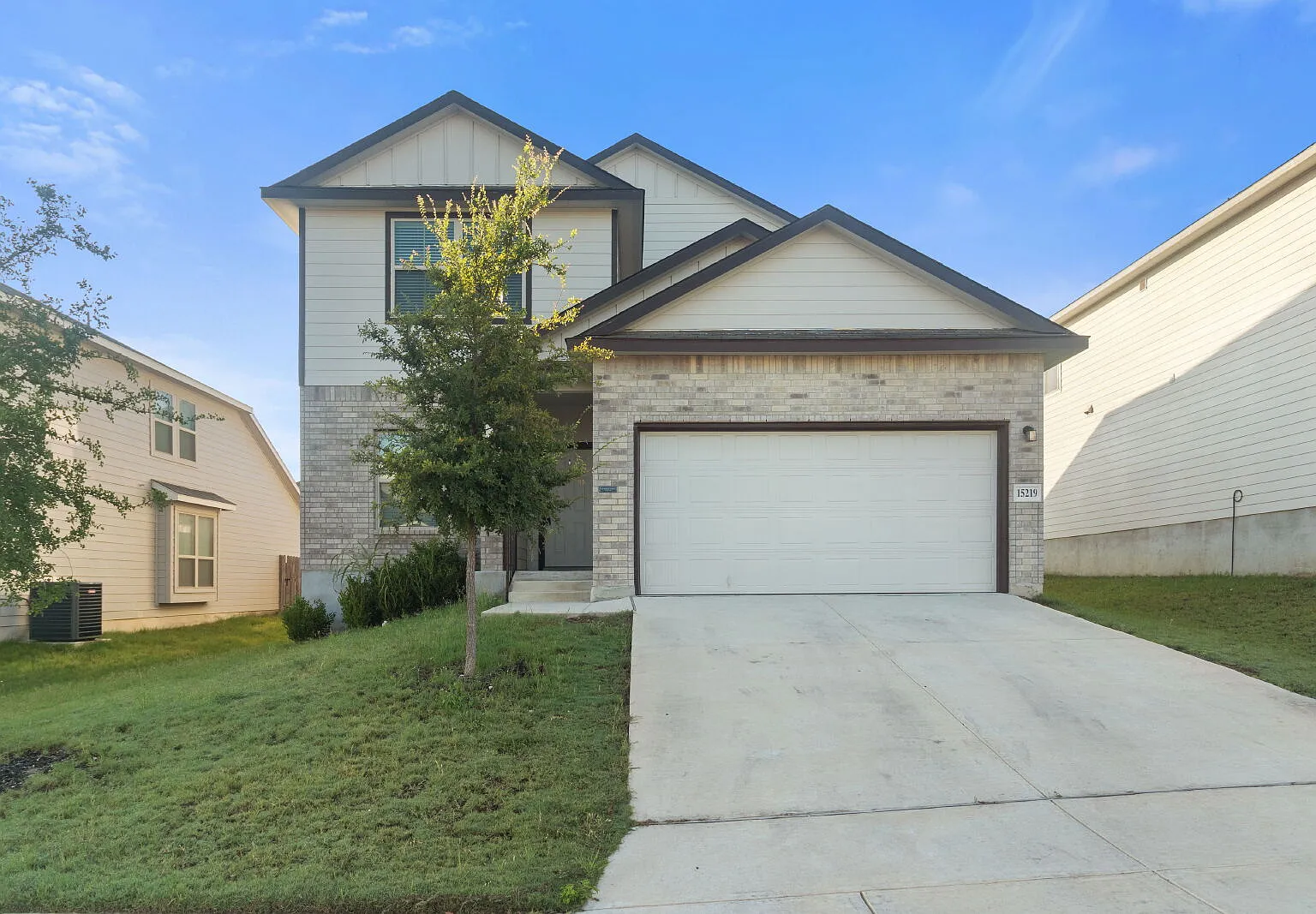 4 bed, 2.5 bath, 2459 sqft, $2,095 — Photo 1