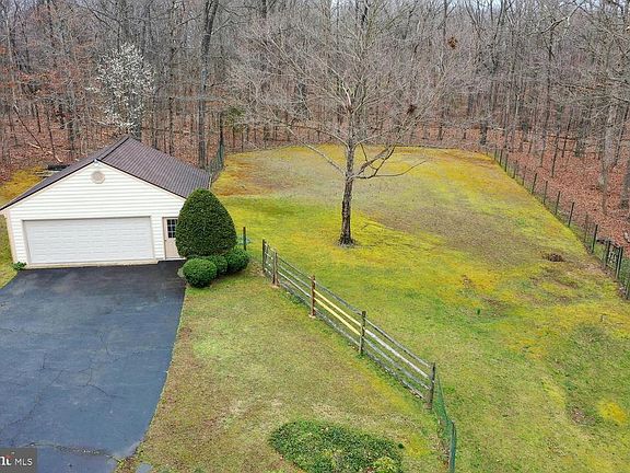 2.5 Car Detached Garage