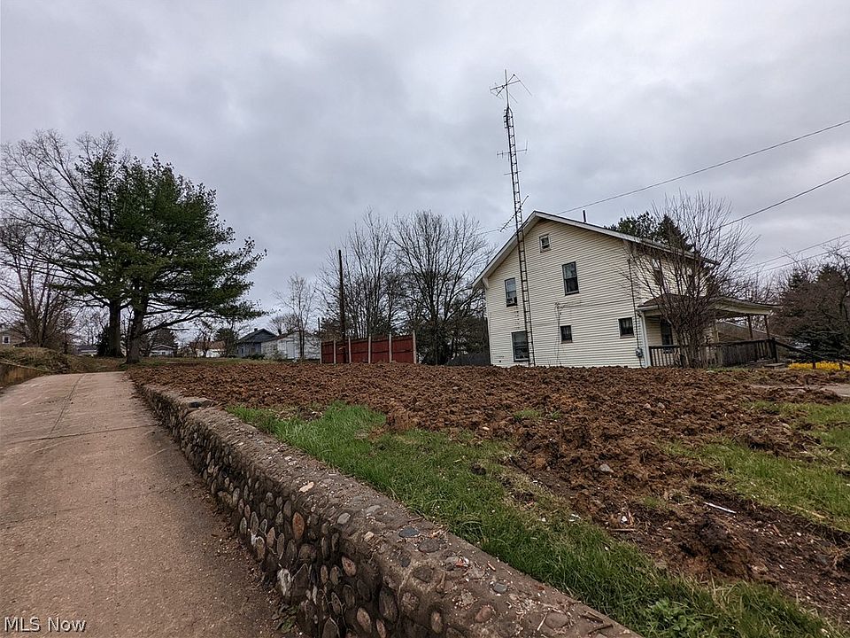 2nd image of 1519 19th St NE
