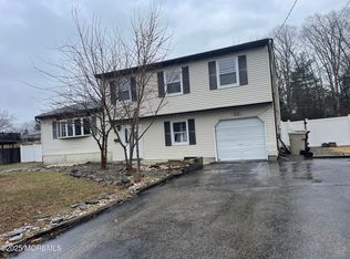 69 Mallard Rd, Bayville, NJ 08721