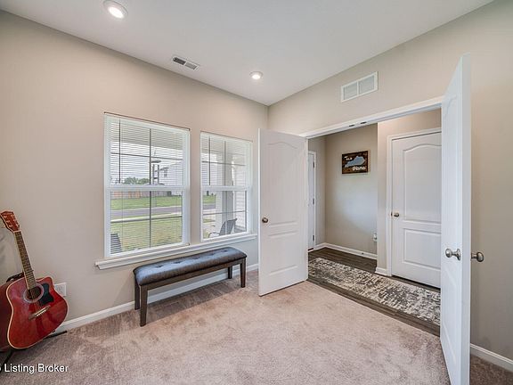 5th image of 102 Acorn Ct