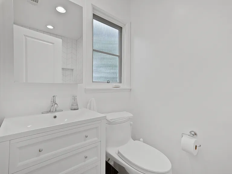 135 Montana Ave #8 — Photo 15