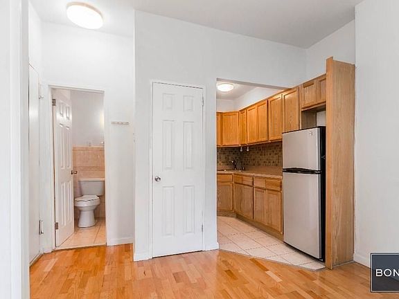 2nd image of 1437 2nd Ave APT 3A