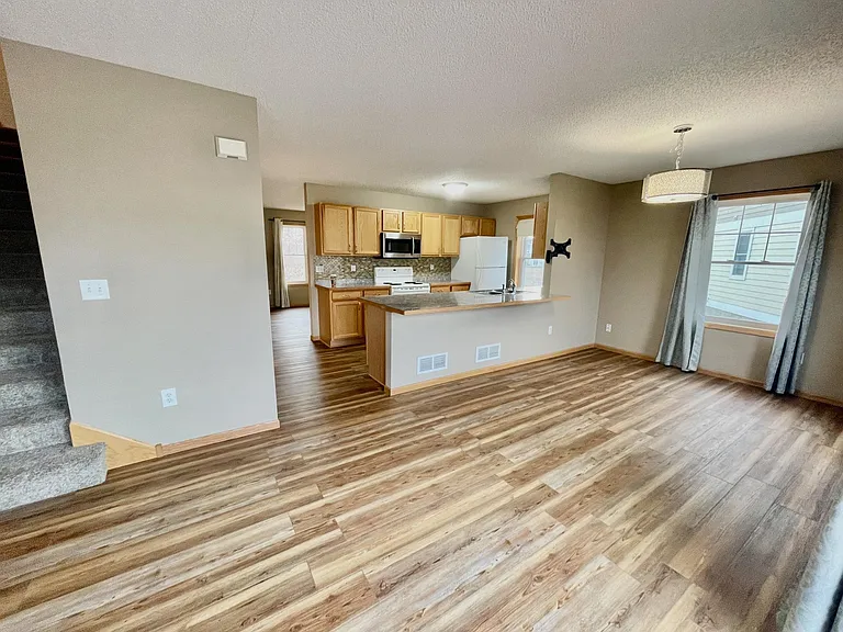 632 Gateway Pl — Photo 3