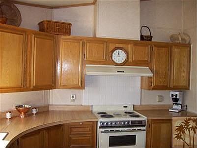 Lovely kitchen with nice cabintry