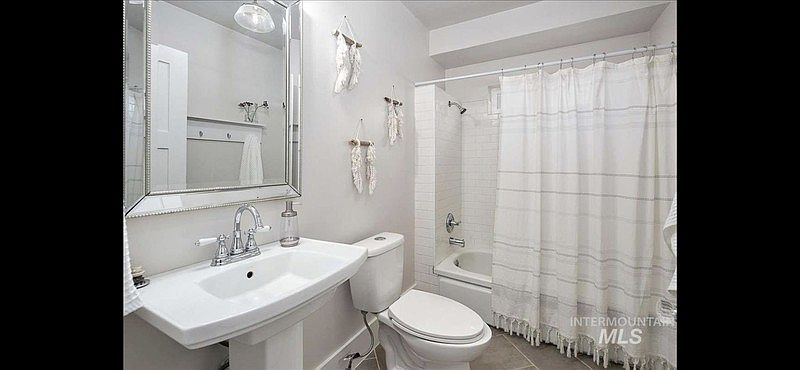 1st image of 103 S Juniper St #3