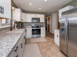 3709 37th St NW, Mandan, ND 58554