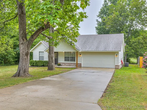 212 S Old Main St, Coweta, OK 74429