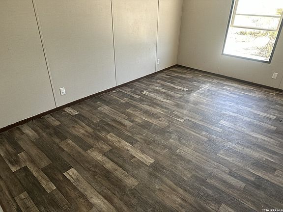 3rd image of 7447 FM 1053