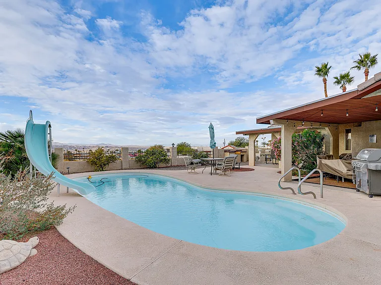 2400 Baron Dr — Photo 1