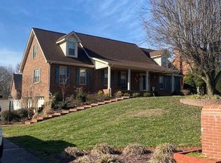 710 Hollyhill Rd, Johnson City, TN 37604