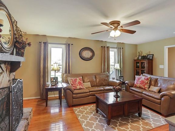 3rd image of 2247 Yarmouth Pl