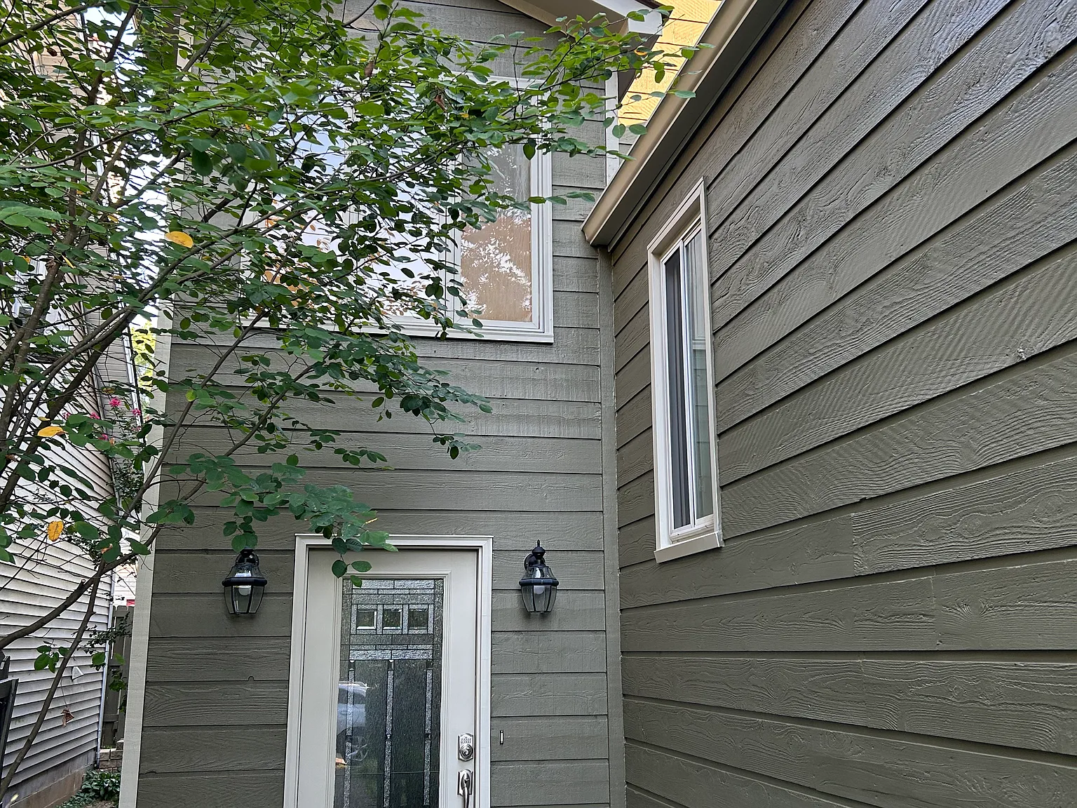 3 bed, 2.5 bath, 2855 sqft, $2,990 — Photo 3