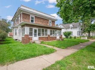 1119 Caroline St, Pekin, IL 61554
